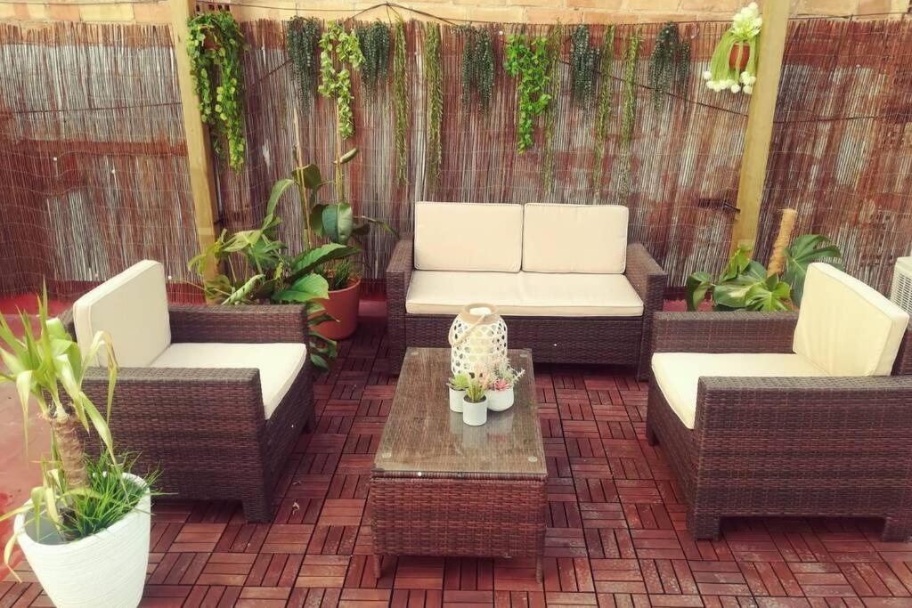 דירות אספלוגס דה לוברגאט M4 Cool Terrace. 1 Min To Metro. 15 Min To Center מראה חיצוני תמונה