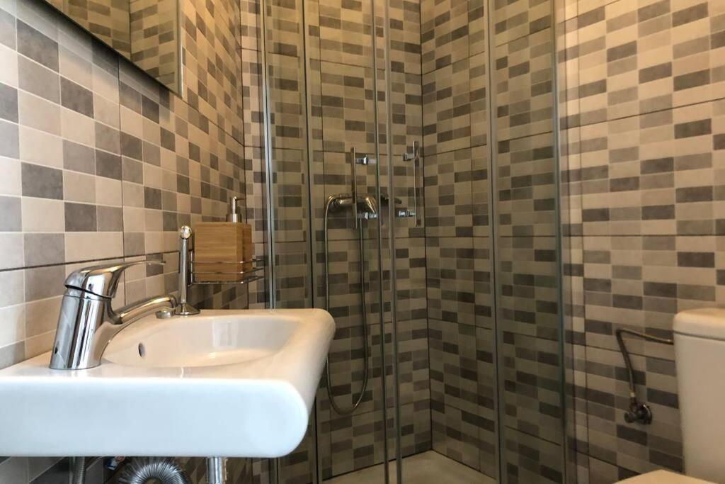 דירות אספלוגס דה לוברגאט M4 Cool Terrace. 1 Min To Metro. 15 Min To Center מראה חיצוני תמונה