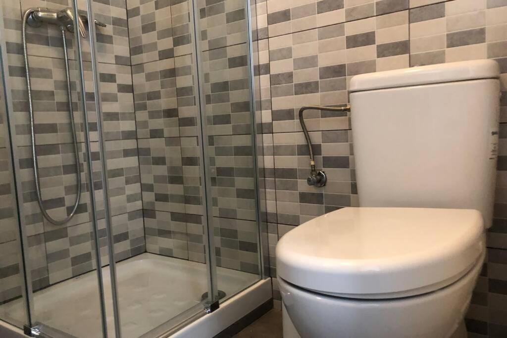 דירות אספלוגס דה לוברגאט M4 Cool Terrace. 1 Min To Metro. 15 Min To Center מראה חיצוני תמונה
